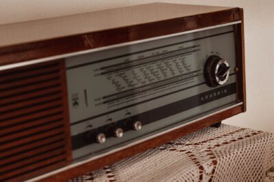 Poste de radio FM, l'un des moyens d'écouter France Inter en direct