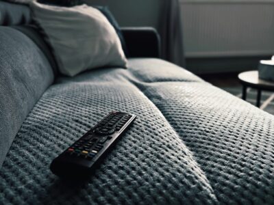 Télécommande de télévision, pour zapper sur France 2 en direct