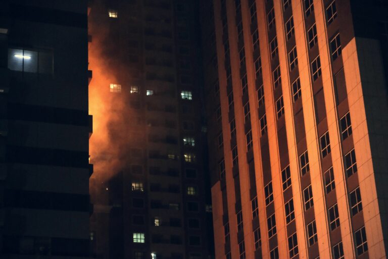 Incendie dans un immeuble du XXe à Paris : trois blessés légers, une centaine d&rsquo;évacués