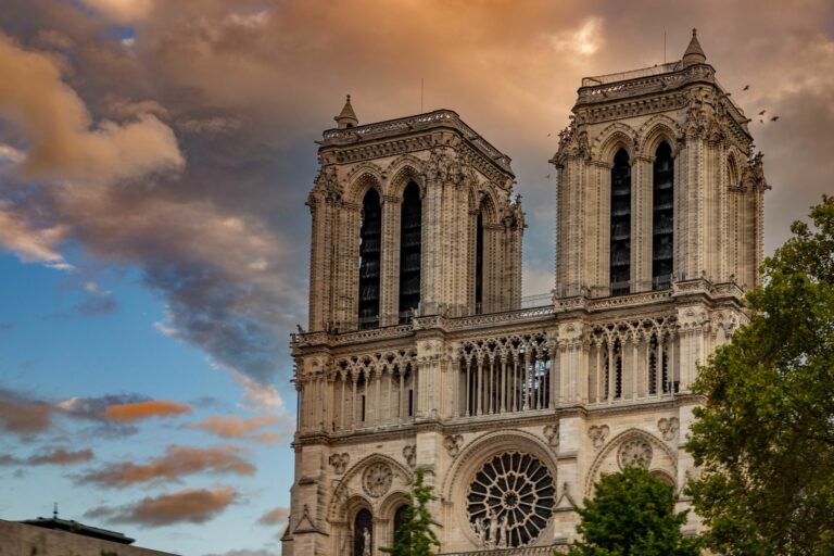 Visite du pape à Paris ce vendredi : horaires, où le voir passer, circulation et diffusion TV